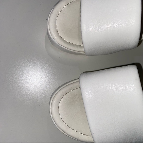 NWT QUPID GRATIA WHITE STRETCH MULES SANDALS SHOES TRENDY POPULAR COMFY SHOE - Picture 8 of 8